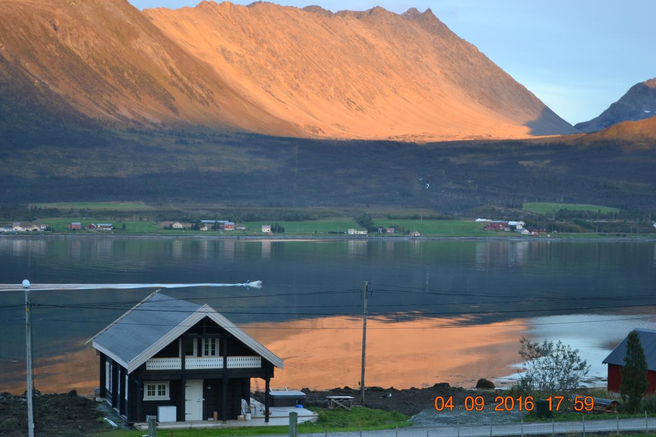 Lyngen ski- og fiskecamp Lenangsoyra Eksteriør bilde