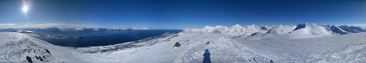 Lyngen ski- og fiskecamp Lenangsoyra Eksteriør bilde